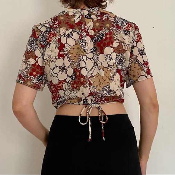VINTAGE SILKY FLORAL PRINT RED CREAM CROPPED WRAP BLOUSE S-M - Picture 6 of 6